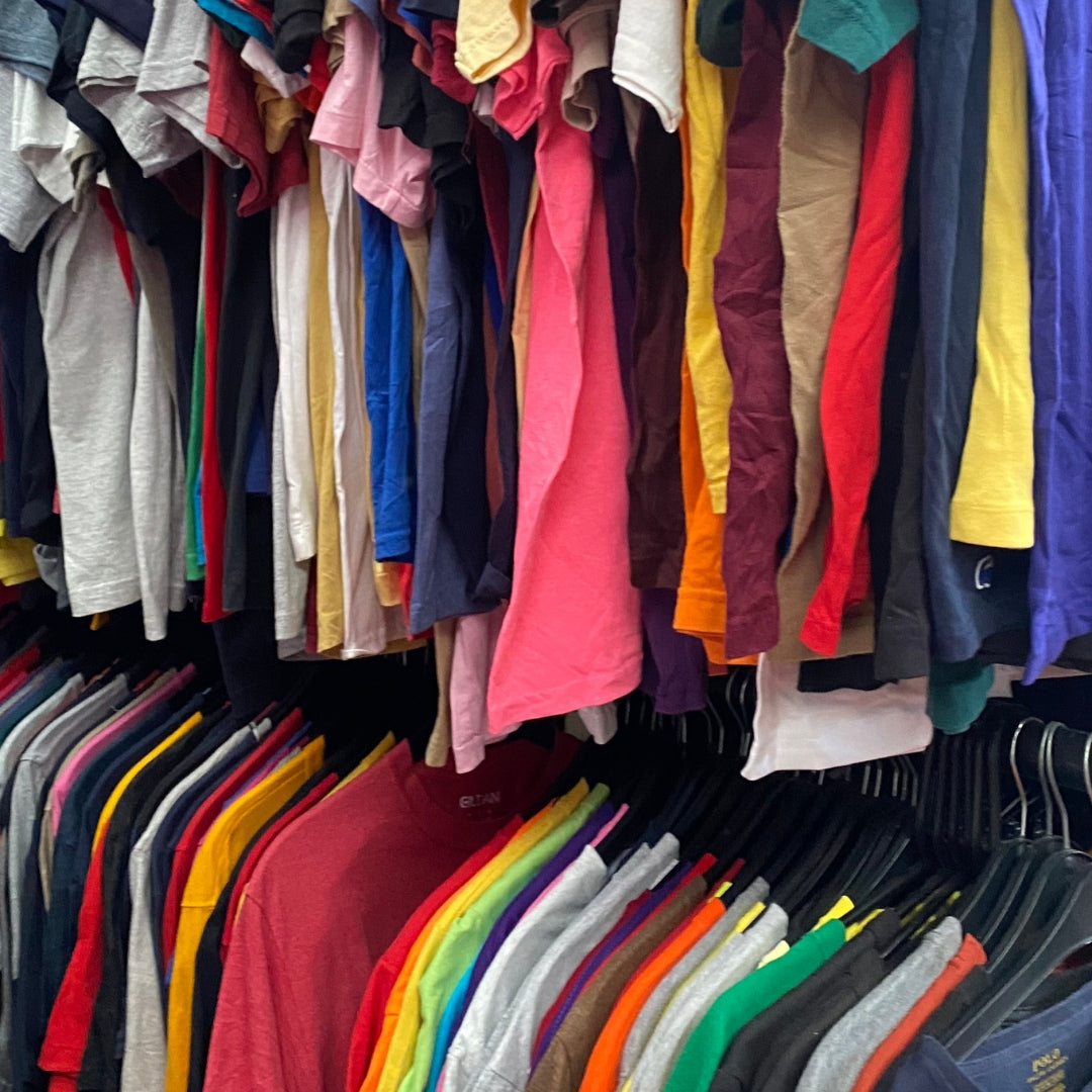 Wholesale vintage and secondhand mixed bundles of plain T-shirts in a range of colours, prints, styles, brands and sizes. Choose from Grade A, B or ungraded to bulk buy per kilo, piece or bale. Handpick available in Sussex. Ideal for fashion designers and clothing brands to source sustainable materials to rework or print onto.