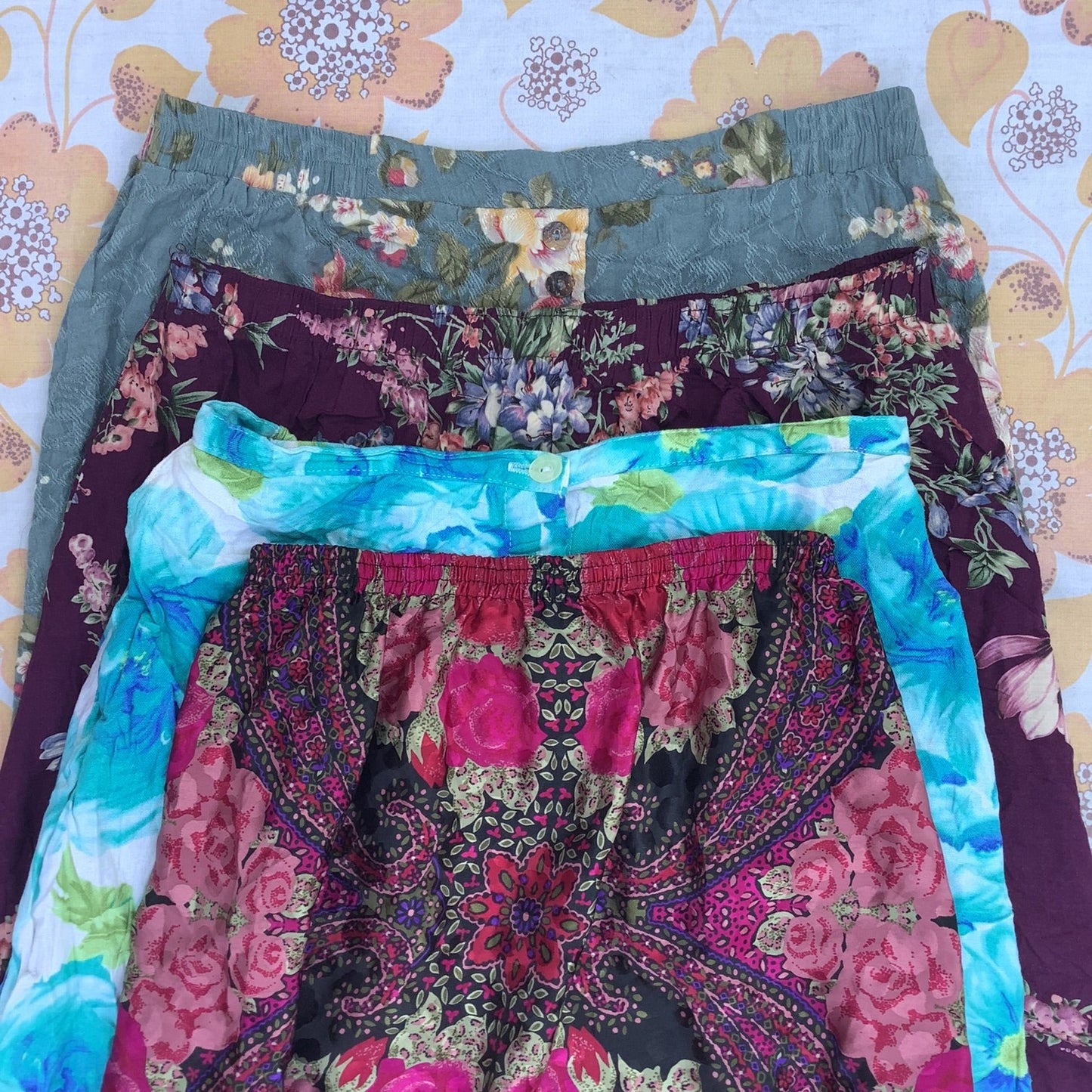 Wholesale vintage and secondhand mixed bundles of ladies skirts. Choose from Grade A, B or ungraded to bulk buy per kilo, piece or bale. Handpick available in Sussex warehouse of Brighton's biggest vintage retailer or shop at monthly kilo sale events.