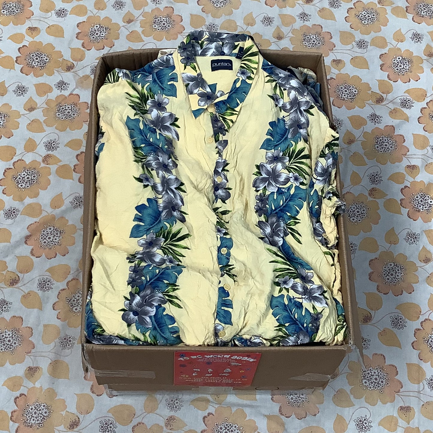 Wholesale vintage and secondhand mixed bundles of Hawaiian shirts. Choose from Grade A, B or ungraded to bulk buy per kilo, piece or bale. Handpick available in Sussex warehouse of Brighton's biggest vintage retailer or shop at kilo sale events.