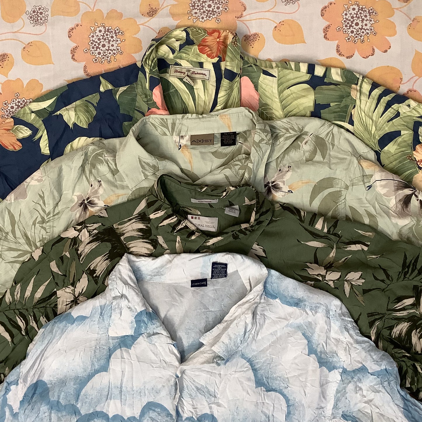 Wholesale vintage and secondhand mixed bundles of Hawaiian shirts. Choose from Grade A, B or ungraded to bulk buy per kilo, piece or bale. Handpick available in Sussex warehouse of Brighton's biggest vintage retailer or shop at kilo sale events.