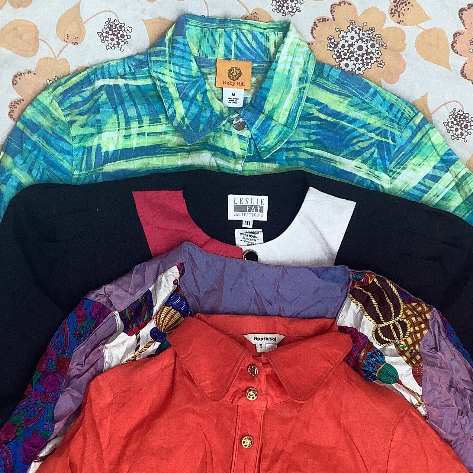 Wholesale vintage and secondhand mixed bundles of ladies blazers and jackets. Choose from Grade A, B or ungraded to bulk buy per kilo, piece or bale. Handpick available in Sussex warehouse of Brighton's biggest vintage retailer or shop at monthly kilo sale events.