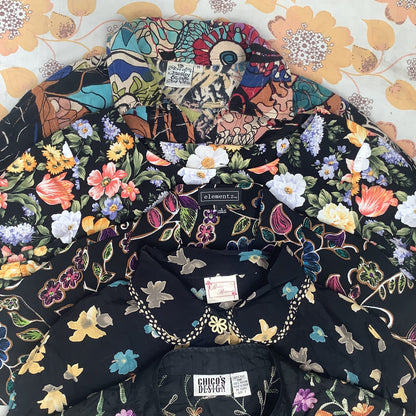 Wholesale vintage and secondhand mixed bundles of ladies blazers and jackets. Choose from Grade A, B or ungraded to bulk buy per kilo, piece or bale. Handpick available in Sussex warehouse of Brighton's biggest vintage retailer or shop at monthly kilo sale events.
