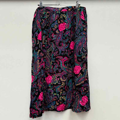 wholesale job lot of midi and knee length skirts - floral patterned skirt, example of what you might receive
