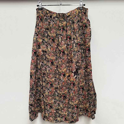 wholesale job lot of midi and knee length skirts - patterned skirt, example of what you might receive
