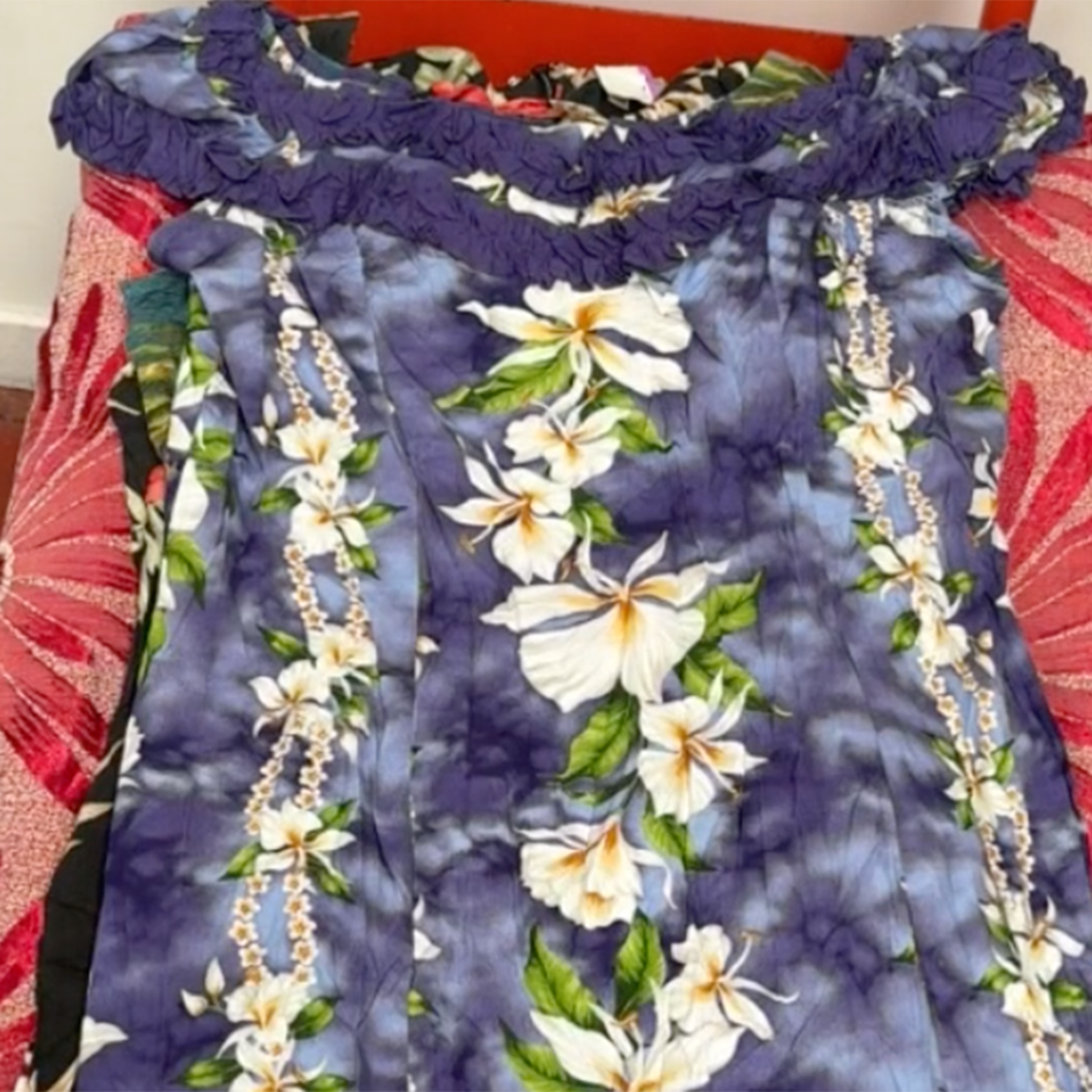 Unboxing a 45kg wholesale bale of vintage Hawaiian dresses for women – assorted tropical prints, summer styles, and bold colours.