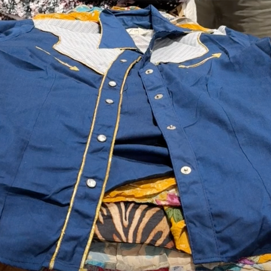 Unboxing a 25kg vintage women's shirts and blouses wholesale bag – floral prints, 80s styles, pastels, patterned blouses and more