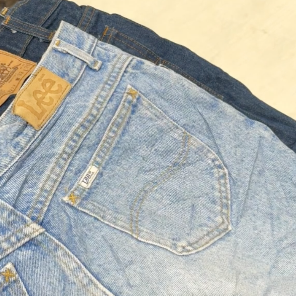 Unboxing a vintage wholesale jeans bale: showcasing assorted denim styles for men and women including branded and unbranded second hand jeans.