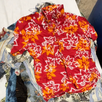 Unboxing video of a wholesale vintage Hawaiian shirts bale showing a colourful mix of men’s Aloha shirts with tropical and floral prints.