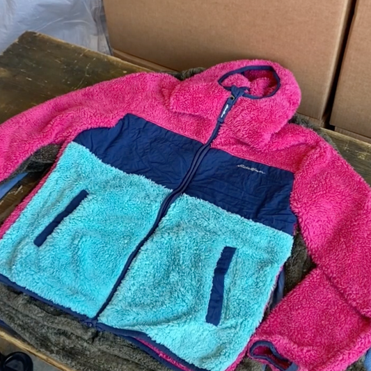 Unboxing video of Vintage Fleece Pullover & Jackets Wholesale Bundle
