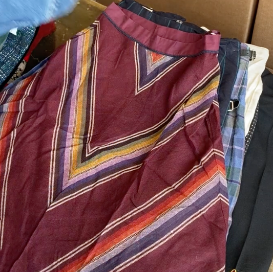 unboxing video of Vintage Winter Skirts Wholesale Bundle