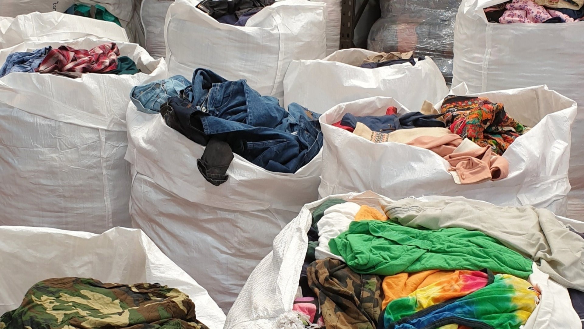 Wholesale vintage bales and bags for handpick vintage appointments at Sussex warehouse. Grade A and Grade B clothing in bulk order online.