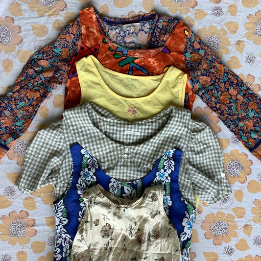 Wholesale vintage and secondhand mixed bundles of ladies dresses in a range of colours, prints, styles, brands and sizes.  Choose from Grade A, B or ungraded to bulk buy per kilo, piece or bale. Handpick available in Sussex.